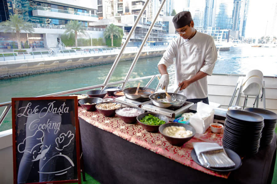 Dhow Cruise по Дубай Марине